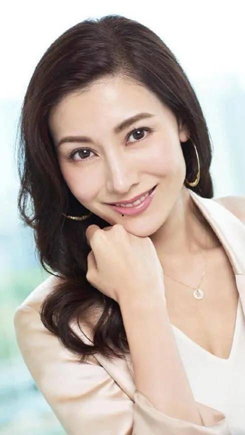 李嘉欣现在照片,岁月无痕的绝世佳人